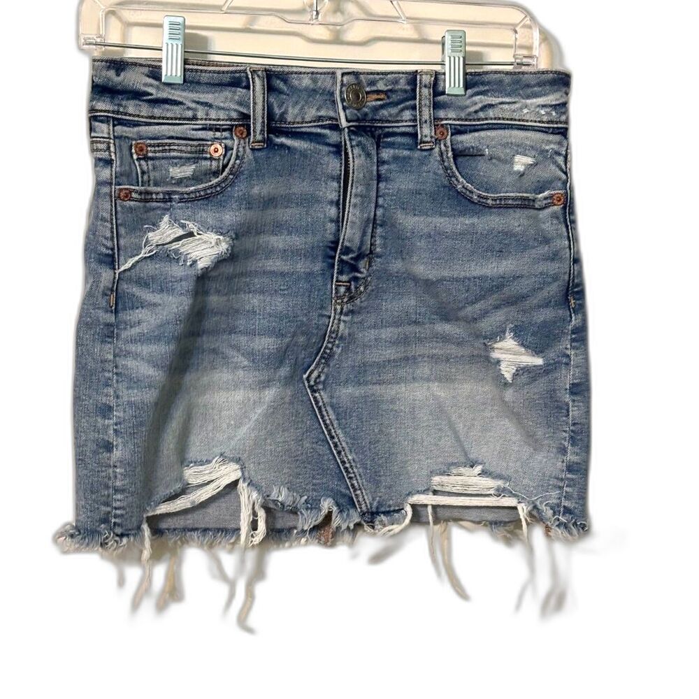 American Eagle Distressed Denim Mini Skirt Raw Hem Light Wash Size 4